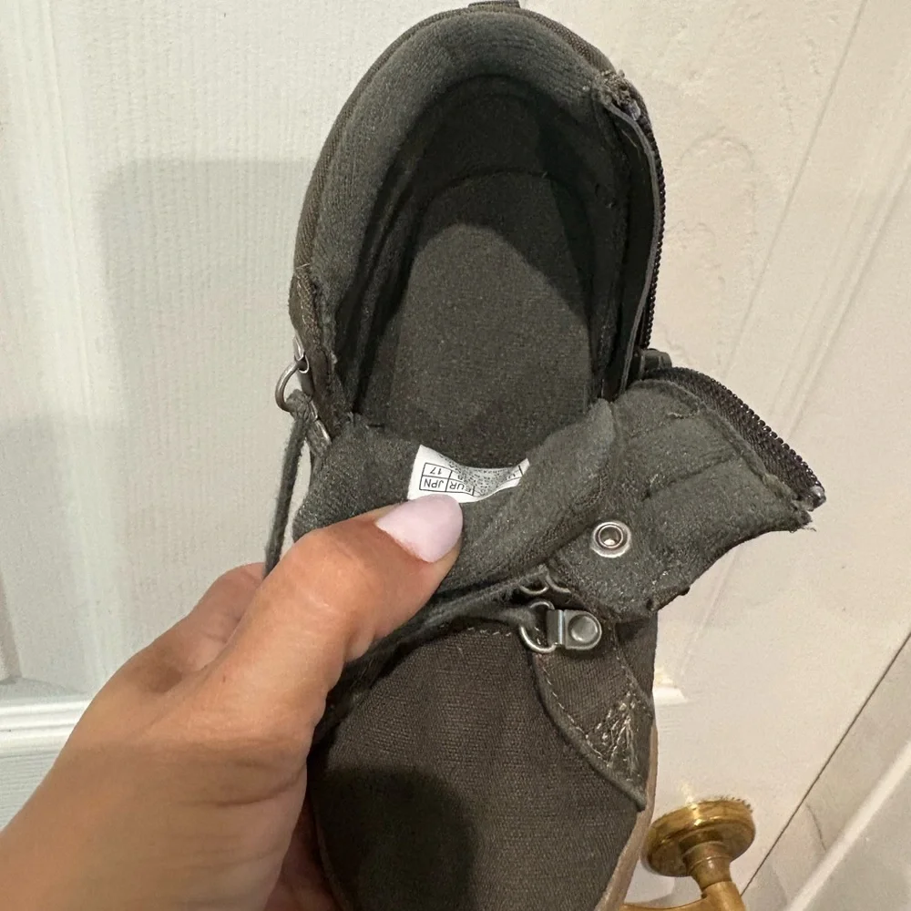 Kids‎ Sneaker Boots with Side Zipper and Chunky Sole Olive Size 10